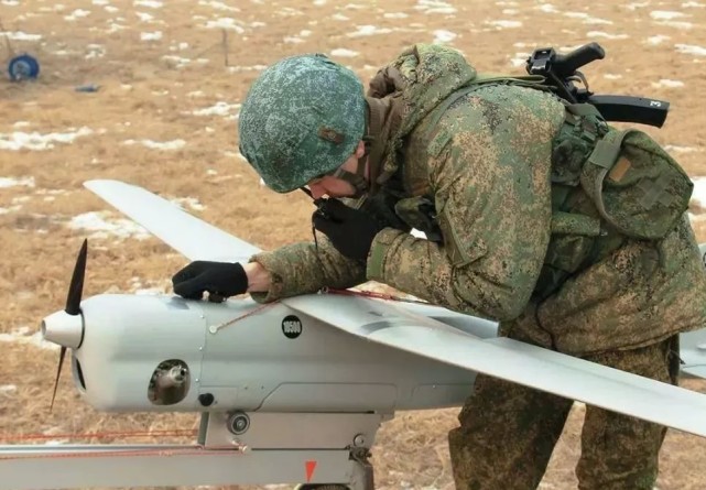 剛剛！俄軍拿出壓箱底無人機對烏克蘭“以牙還牙”(圖1)