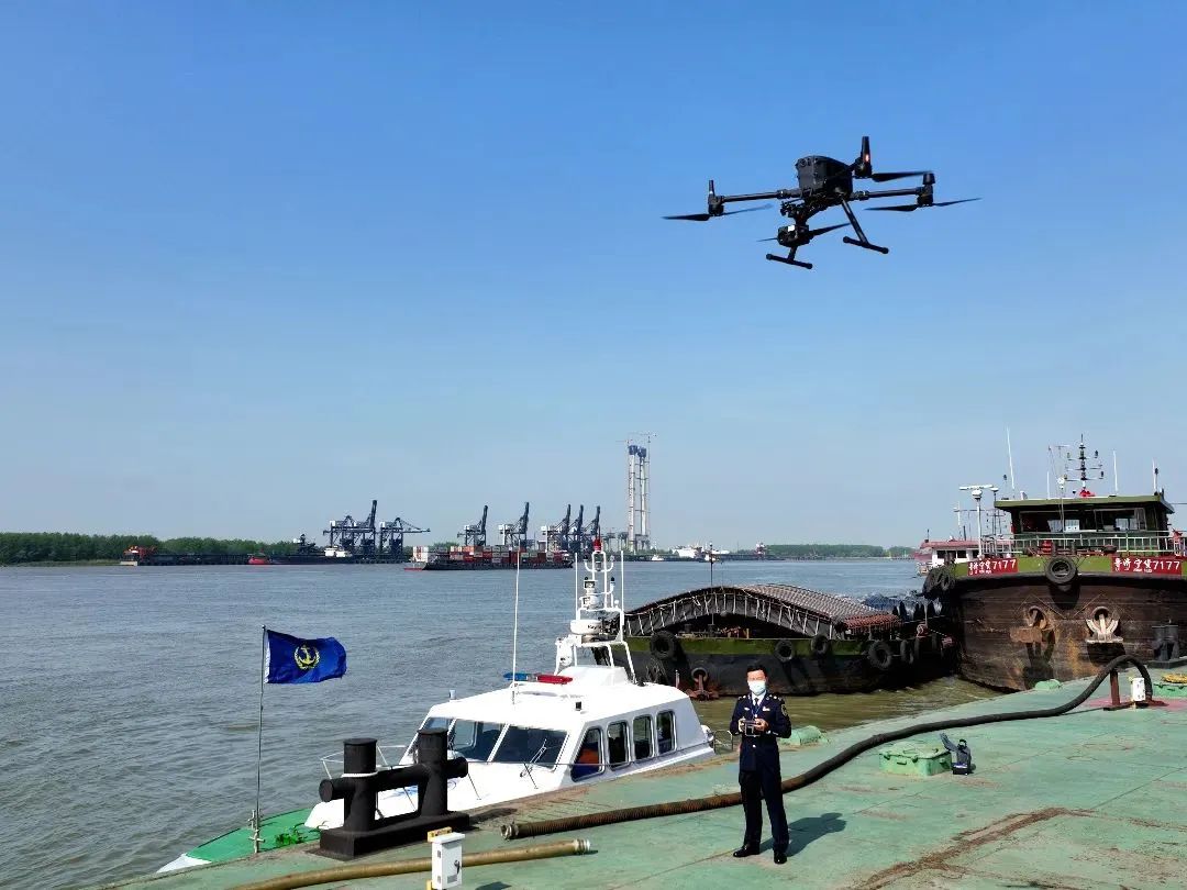 首飛成功!長(zhǎng)江南京段實(shí)現(xiàn)無(wú)人機(jī)巡檢常態(tài)化 (圖1) 首飛成功!長(zhǎng)江南京段實(shí)現(xiàn)無(wú)人機(jī)巡檢常態(tài)化 (圖1)