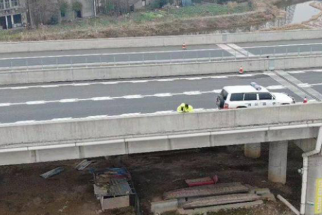 益陽高速利用無人機(jī)巡邏,開啟兩棲巡邏時(shí)代(圖2) 益陽高速利用無人機(jī)巡邏,開啟兩棲巡邏時(shí)代(圖2)